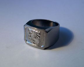 Schmuck Gravur in Oberösterreich: Ring mit Drachengravur